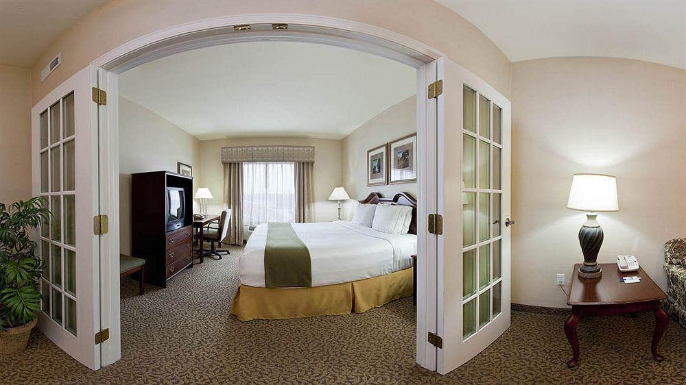 Holiday Inn Express Hotel And Suites Conroe By Ihg Экстерьер фото