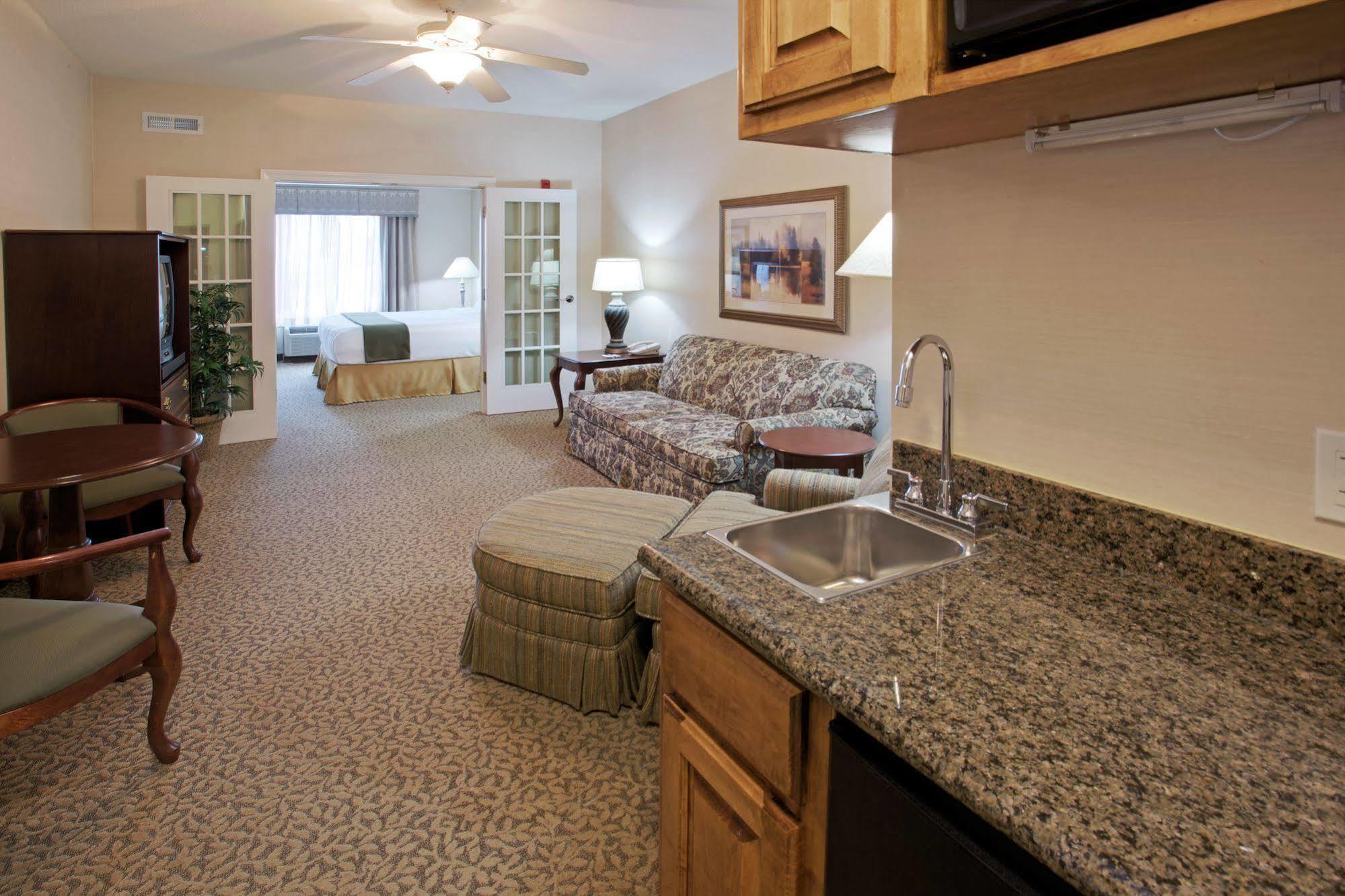 Holiday Inn Express Hotel And Suites Conroe By Ihg Экстерьер фото